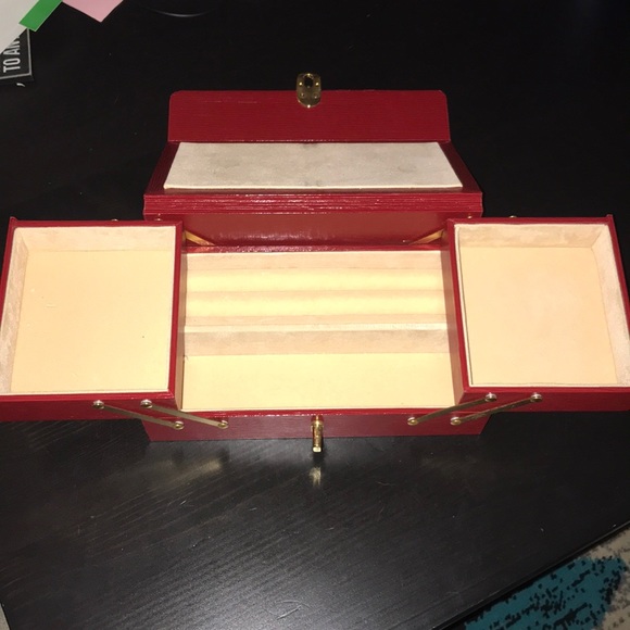 Red jewelry box - Picture 4 of 8